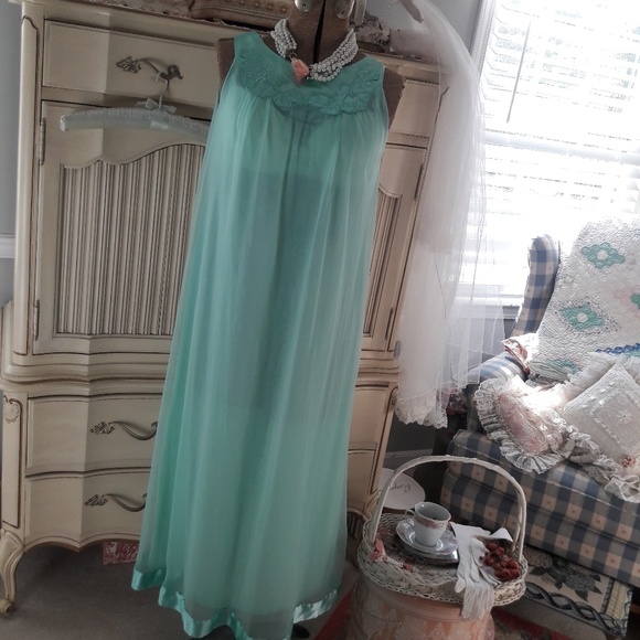 VTG "GOSSARD  ARTEMIS" PEIGNOIR ENSEMBLE! - Picture 7 of 8